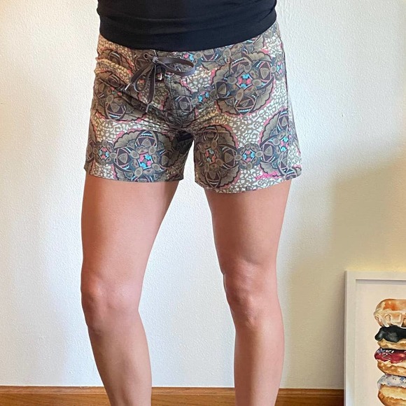 Patagonia brown and pink patterned nylon shorts - Picture 1 of 9